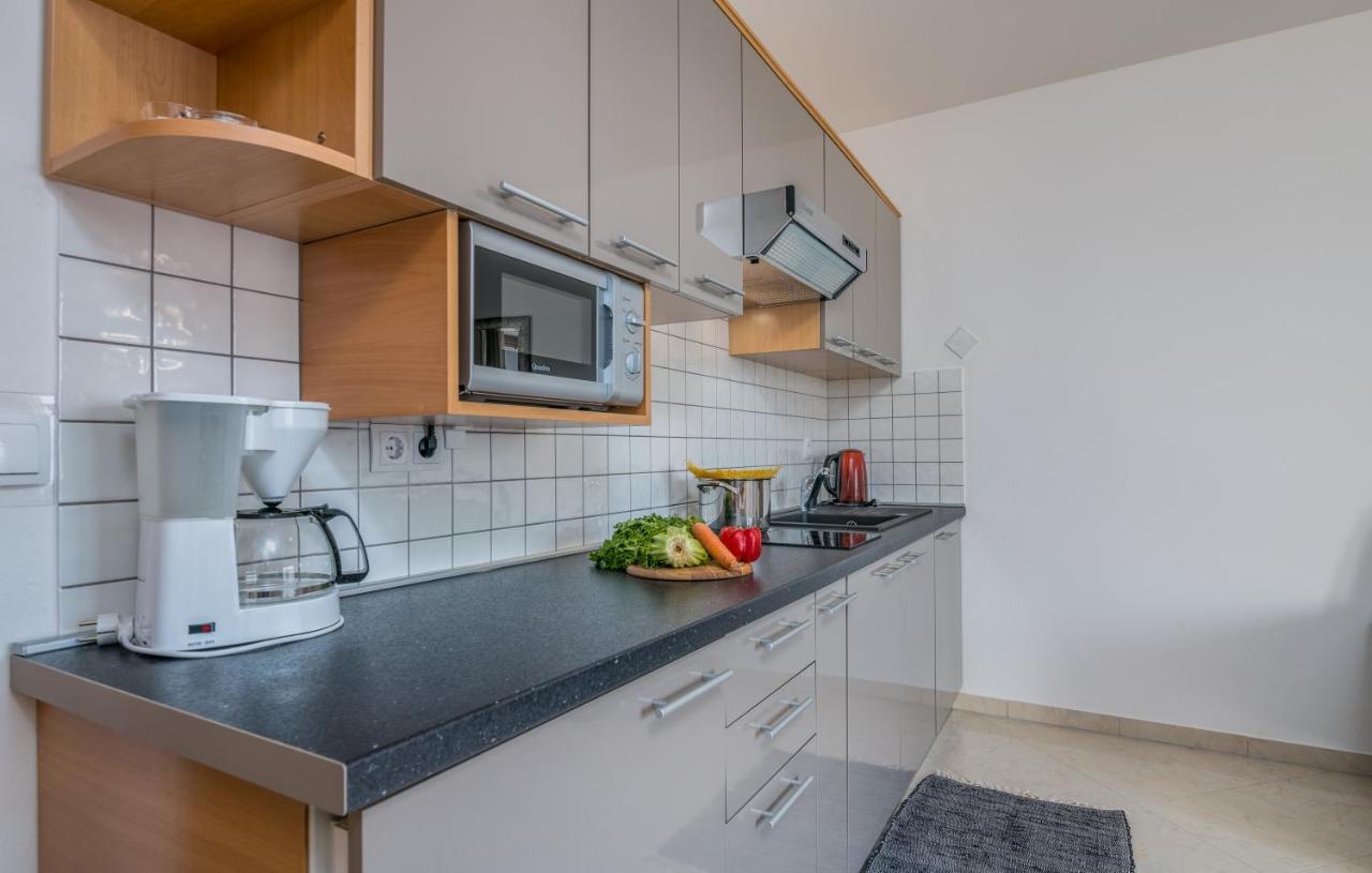 Apartments Kvarner Малинска Экстерьер фото