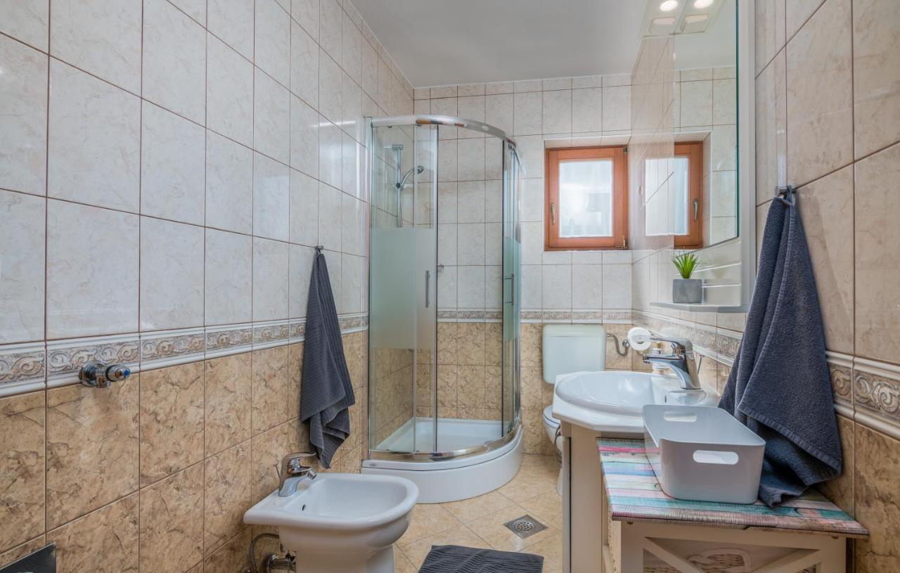 Apartments Kvarner Малинска Экстерьер фото