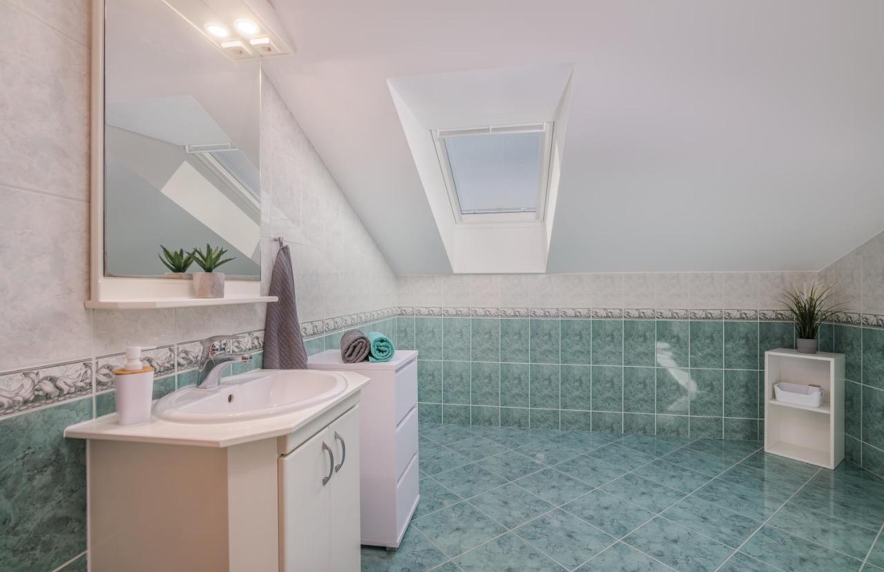 Apartments Kvarner Малинска Экстерьер фото