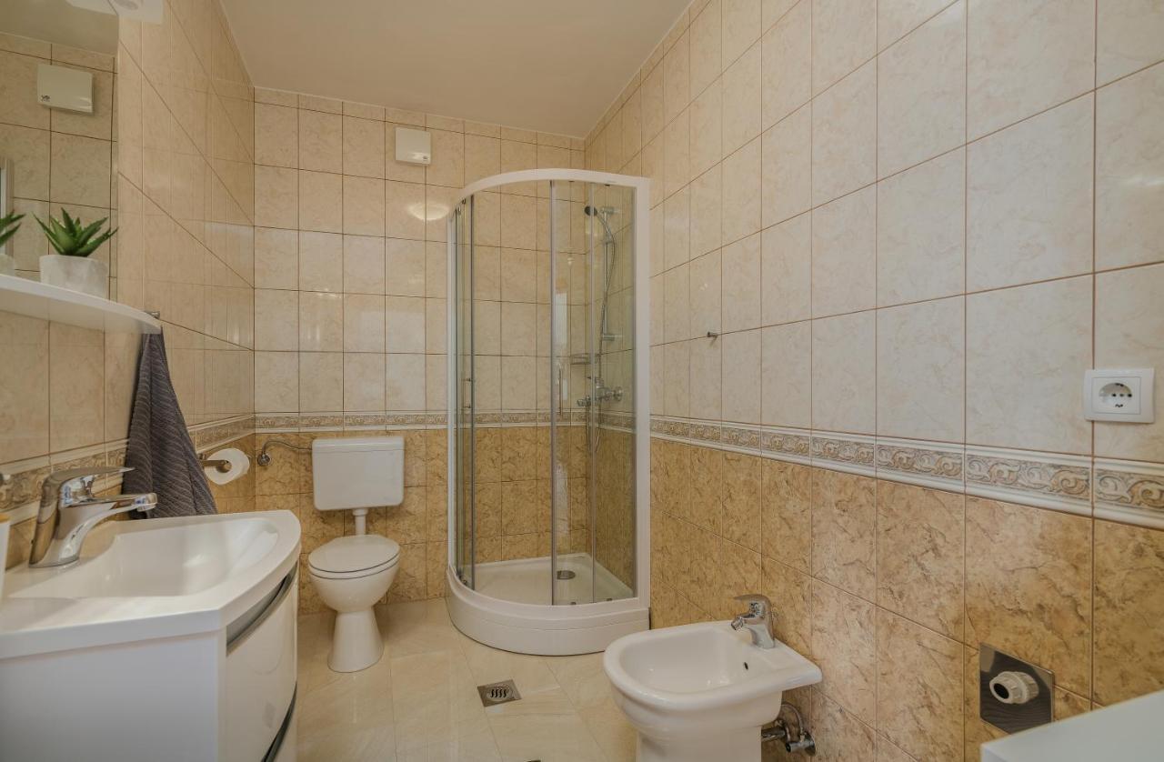 Apartments Kvarner Малинска Экстерьер фото
