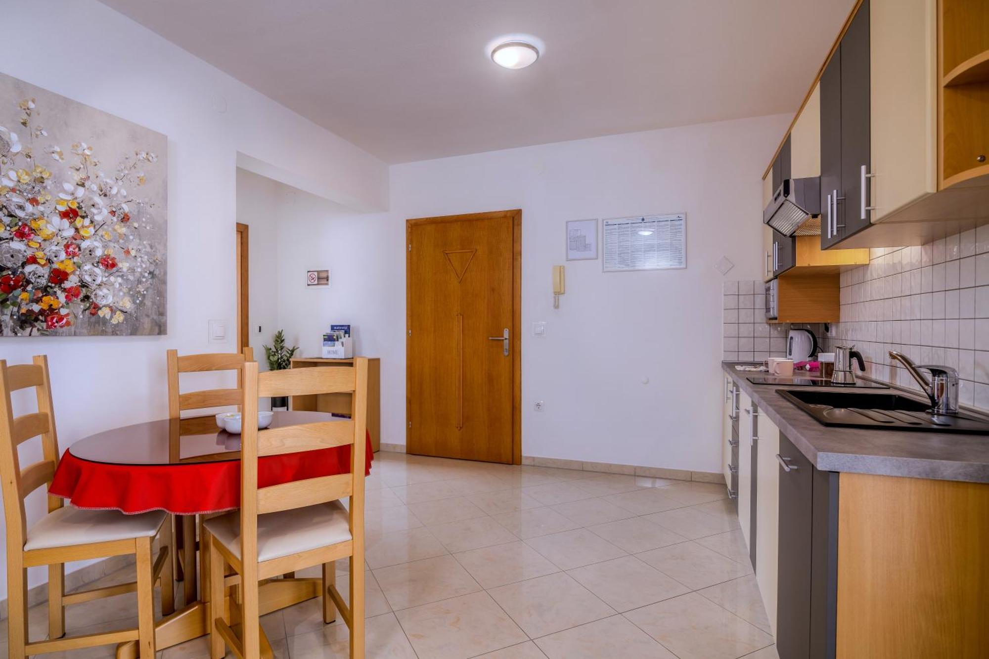 Apartments Kvarner Малинска Экстерьер фото
